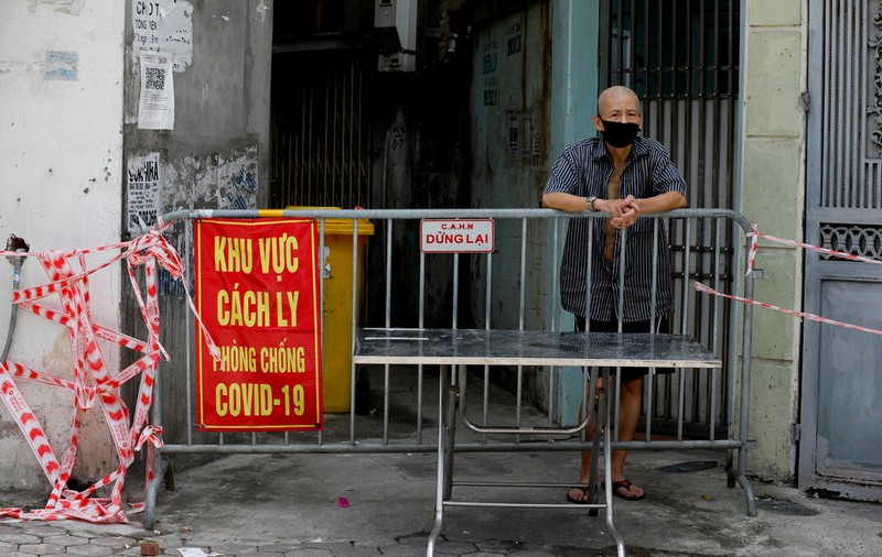 Carantină strictă impusă în Vietnam cu ajutorul armatei: Este interzisă ieșirea pentru aprovizionarea cu alimente
