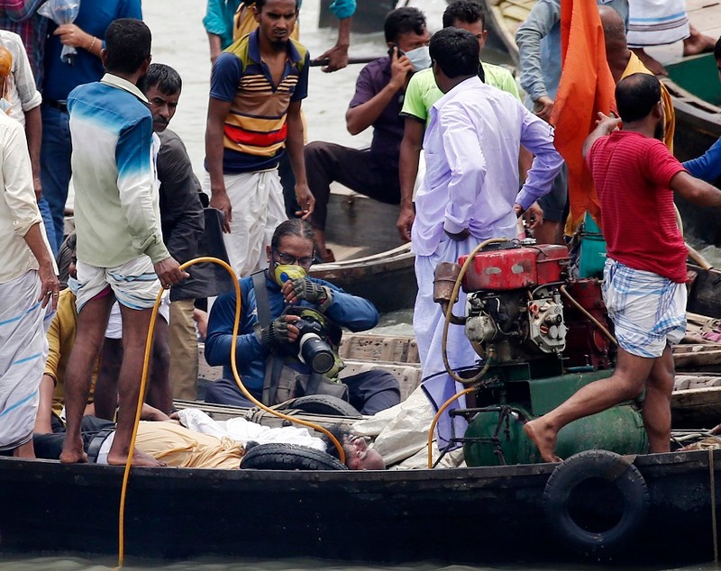 Zeci de oameni au murit în Bangladesh, după ce un feribot a naufragiat