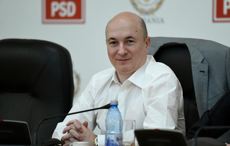 Codrin Ştefănescu, detalii despre starea de sănătate a lui Ion Iliescu: "Se pare că a răcit undeva în weekend, intervenţia a decurs bine"