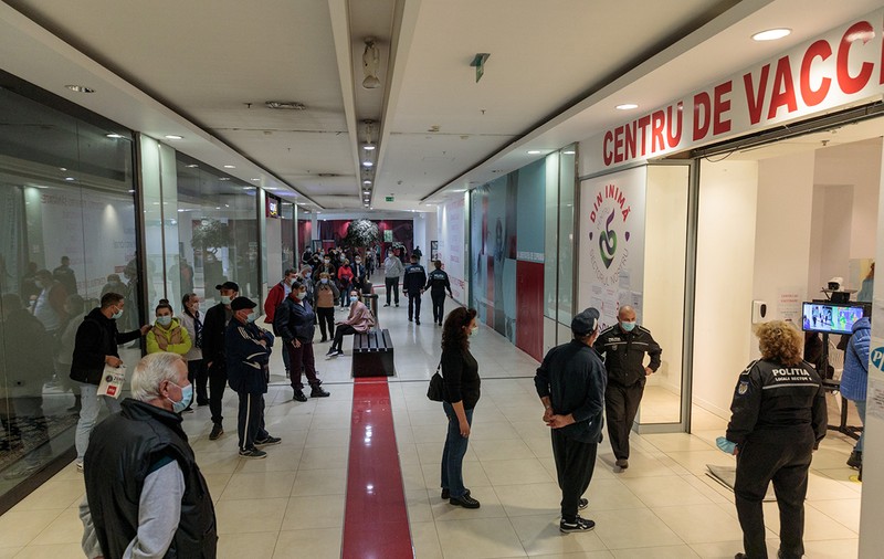 Raed Arafat, precizări despre accesul în mall din 25 octombrie. Ce se întâmplă cu nevaccinații care vor să se imunizeze în mall