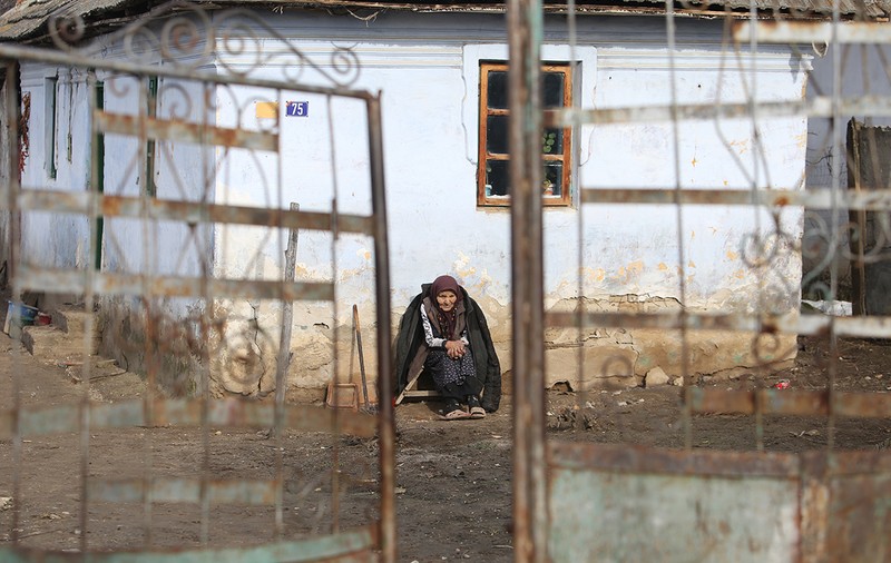 Reportaj în comuna în care cei mai mulți oameni au cerut ajutor de la stat să nu înghețe de frig. „Să mă țină Dumnezeu, să nu mă ia iarna”