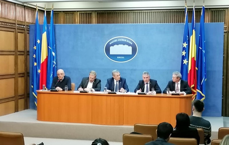 Marcel Vela a anunțat ce hotărâri s-au luat pentru prevenirea unei epidemii de coronavirus. Bilanț: 17 români sunt în carantină, 1000 sunt izolați la domiciliu. Nu s-a confirmat niciun caz pe teritoriul României
