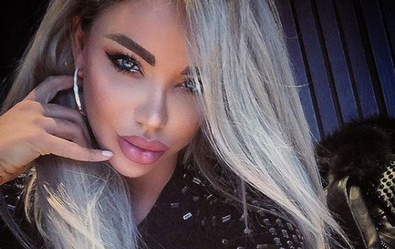 Bianca Drăgușanu și-a luat adio de la 2018 în chiloți. Cum s-a afișat în fața fanilor | FOTO