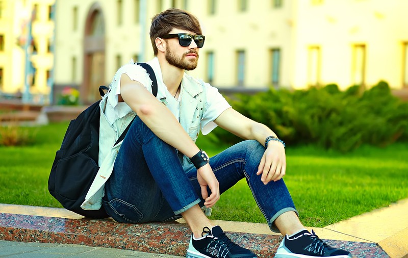 Cum alegi sneakersii potriviți pentru vacanța de vară