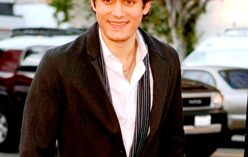 John Mayer: “Ar trebui  să mă culc cu mai multe fete”