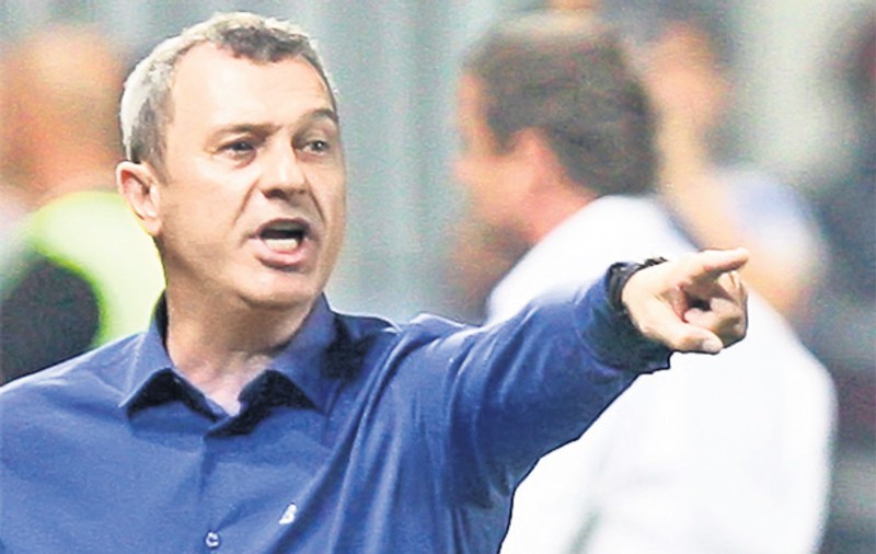 Rednic nu mai are viață la Petrolul! I-a înjurat pe fani!
