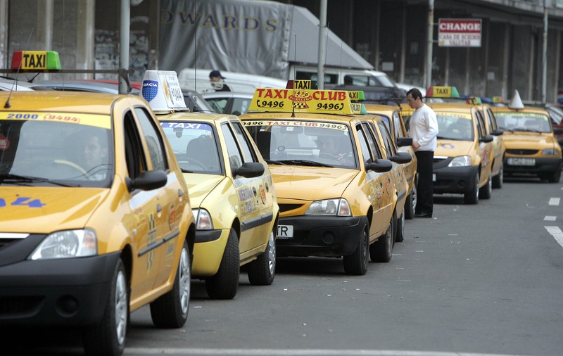Un taximetrist din Argeş s-a spânzurat la câteva ore după ce a avariat două maşini