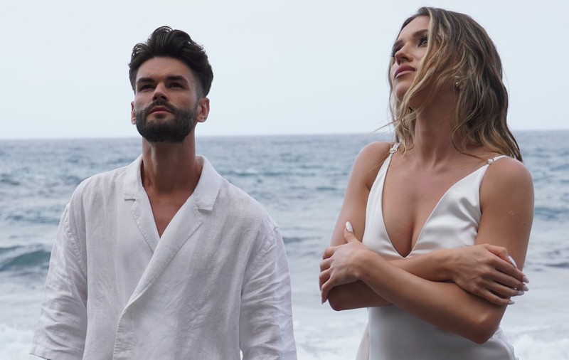 Cum au apărut Edward Sanda și Ioana Ignat pe plaja din Tenerife. „Prietenia și chimia din studio a evoluat frumos”