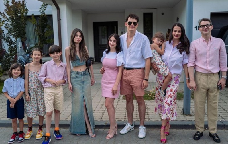 Anca Serea și-a surprins copiii cu un nou membru al familiei: „Cel de-al șaptelea copilaș”. Cum au reacționat la aflarea veștii
