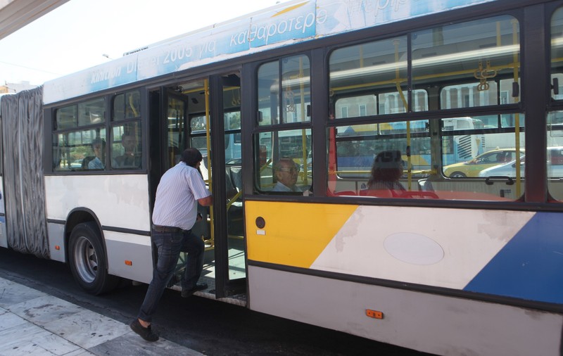 Atenționare pentru românii care călătoresc în Grecia | O grevă întrerupe mâine circulația transportului în comun