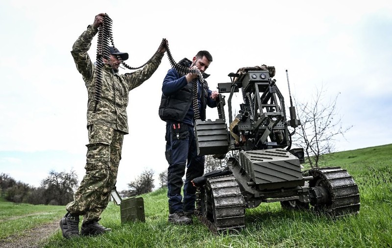 Roboții de luptă ucraineni au capturat singuri o poziție rusă, niciun om nu a participat la prima victorie a mașinilor pe linia frontului