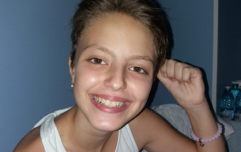 REPORTAJ/ Povestea Alexandrei, o copilă de 12 ani care se luptă cu o boală gravă. “Tati, ce e leucemia?”