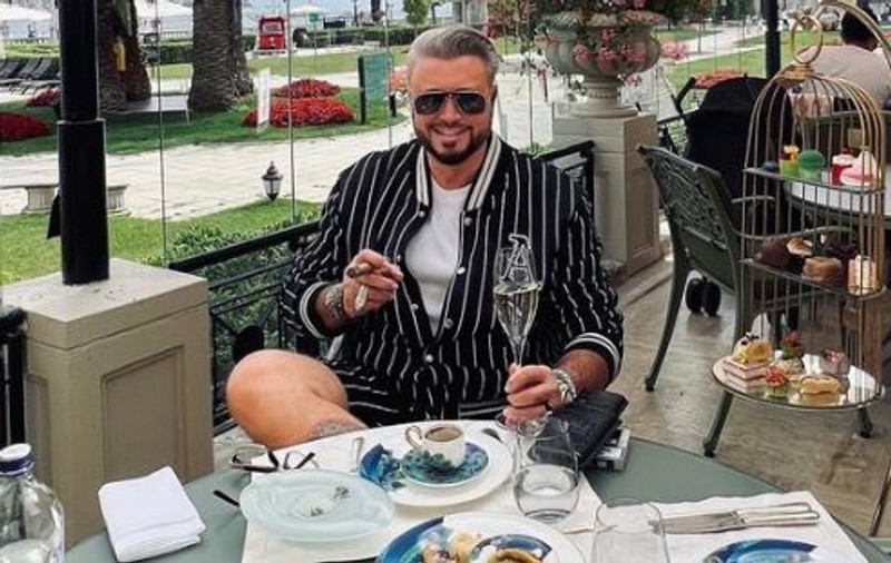Cătălin Botezatu a mâncat mici în foiță de aur la Cluj. Cât a costat preparatul