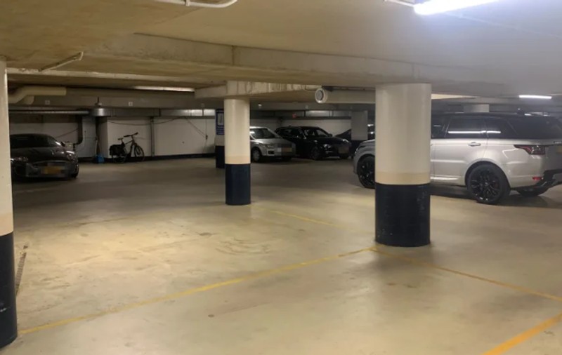 Acest loc de parcare se vinde cu 500.000 de euro. În ce oraș se află