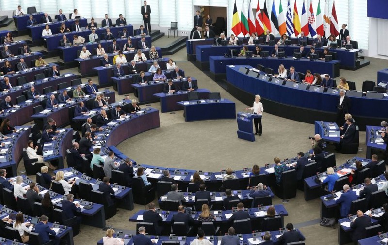 Parlamentul European susține într-o rezoluție că Ucraina trebuie să poată lovi ținte militare în Rusia