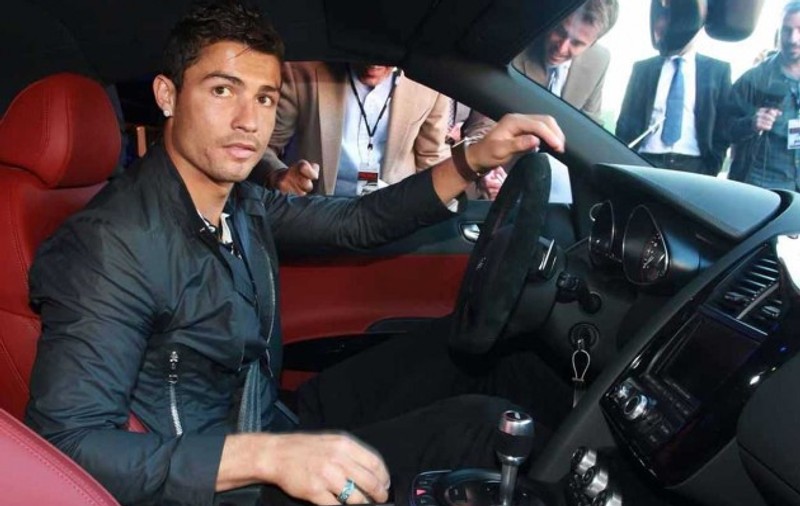 Cristiano Ronaldo și-a făcut cadou un Mercedes Benz GLE Coupé AMG S de 150.000 de euro. Cum arată garajul superstarului / GALERIE FOTO