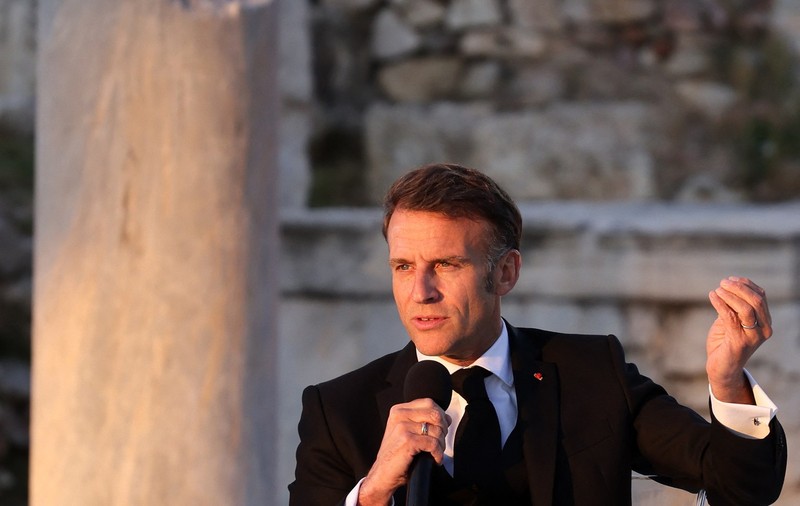 Europa trăiește un „moment unic”, cu atacuri din partea lui Putin, Xi și Trump, și trebuie să devină o „adevărată putere”, afirmă Emmanuel Macron