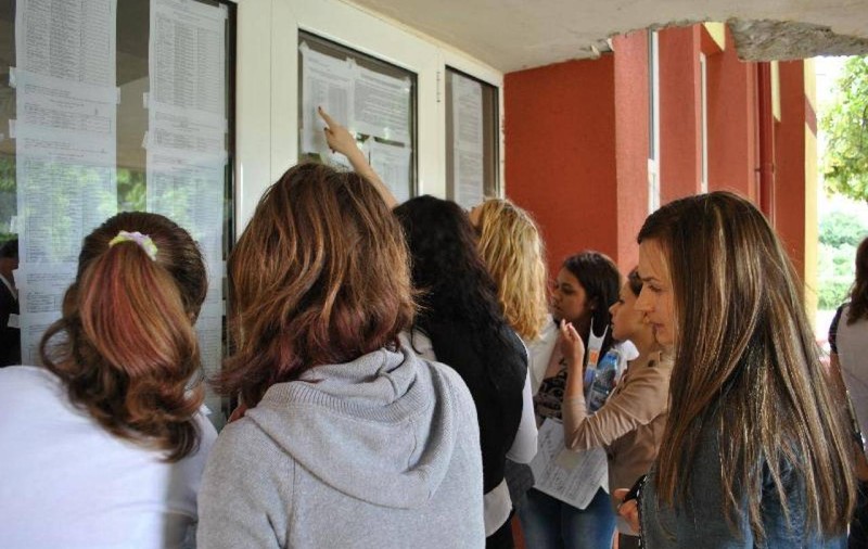 Ce rușine! Aproape 6.000 de elevi au luat sub 5 la Evaluarea Națională, dar tot au fost admiși la liceu!