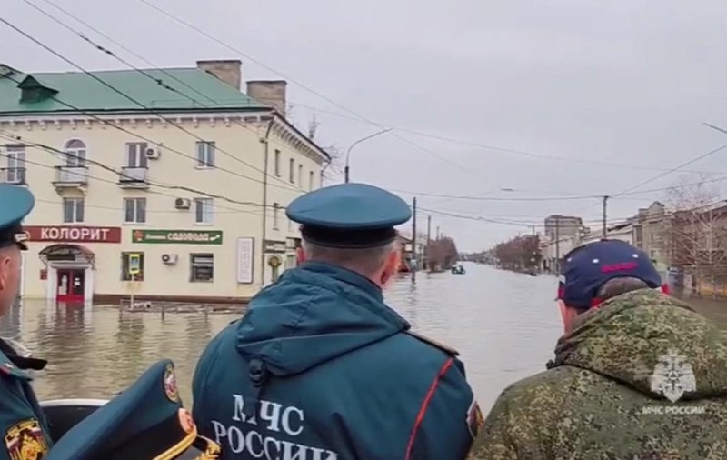 Inundații în Rusia. Situație critică la Orsk, unde patru persoane au murit și câteva mii au fost evacuate, după ruperea unui baraj