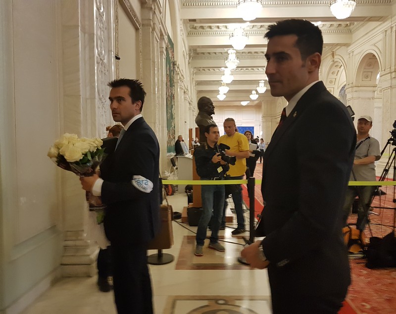 LIVE TEXT / Moțiunea de cenzură a picat. 166 de parlamentari au votat în favoarea ei