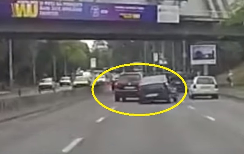 Șoferul cu Touareg care a lovit intenționat o mașină la fântâna Miorița a fost condamnat la cinci ani de închisoare cu executare