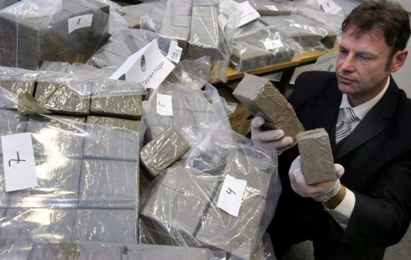Au înghiţit două kilograme de canabis