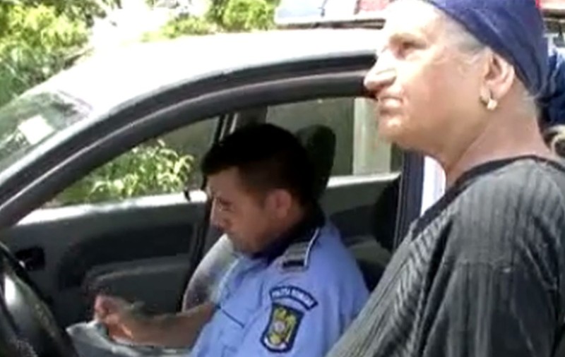 Secția de poliție este un... Logan. În satul Almăj înregistrează plângerile pe genunchi, în mașina din dotare 