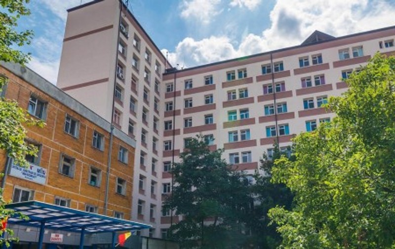 Saloane inundate la Spitalul Județean Botoșani, după ce s-a spart o conductă de apă. „Am remediat avaria”