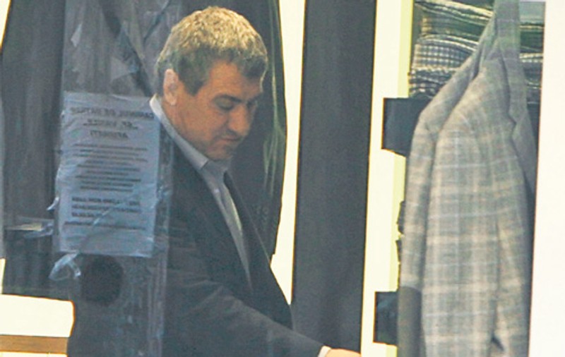 Victor Becali și-a luat costum cadrilat | FOTO