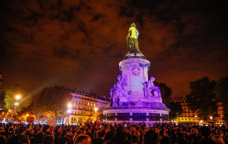 Proteste violente la Paris și Lyon față de realegerea lui Emmanuel Macron