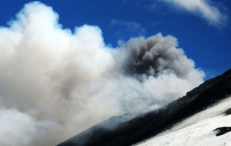Mii de oameni evacuaţi în Chile şi Argentina întrucât vulcanul Copahue va erupe