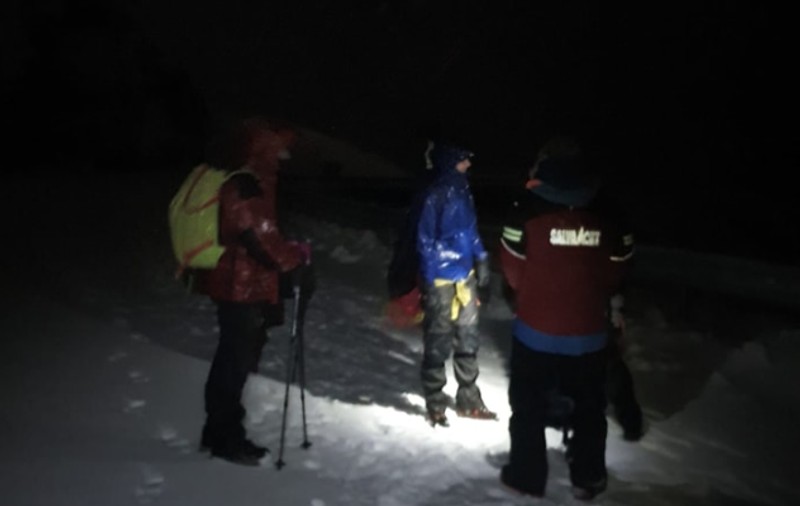 25 de turişti blocați în zona Bâlea, recuperați de salvamontişti. Strat de zăpadă „consistent” la altitudini de peste 1.800 de metri