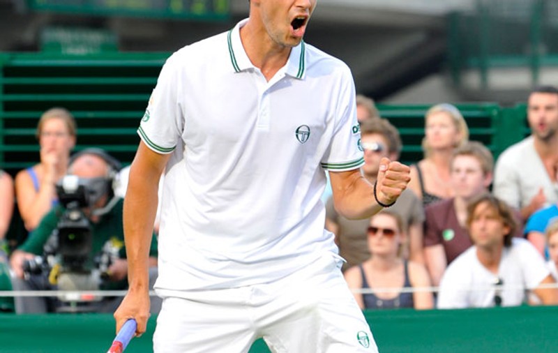 Video | Iritat de spectatori, Hănescu scuipă pe teren la Wimbledon