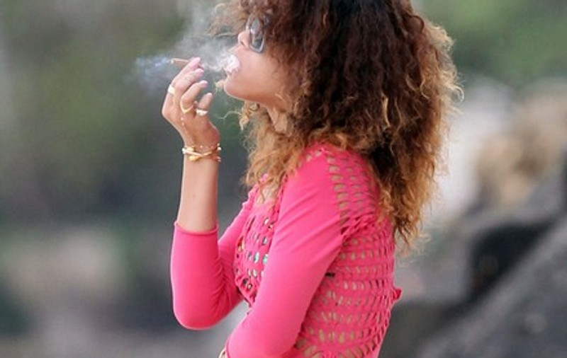 După ce a șocat o lume întreagă, Rihanna recidivează. Uite cum își distruge viața! FOTO