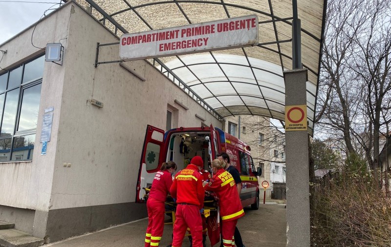 Copil de doi ani din Botoșani, în stare gravă la spital după ce a căzut de la etajul al treilea