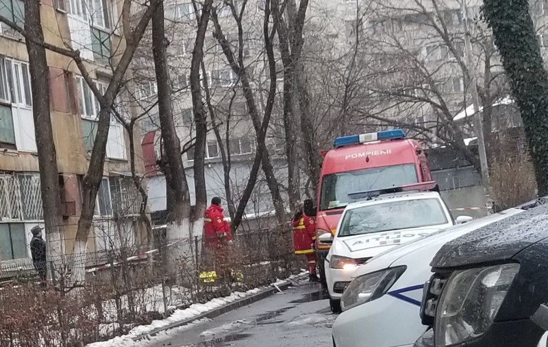 Un tânăr de 26 de ani a murit după ce s-a aruncat de la etaj, în cartierul Militari