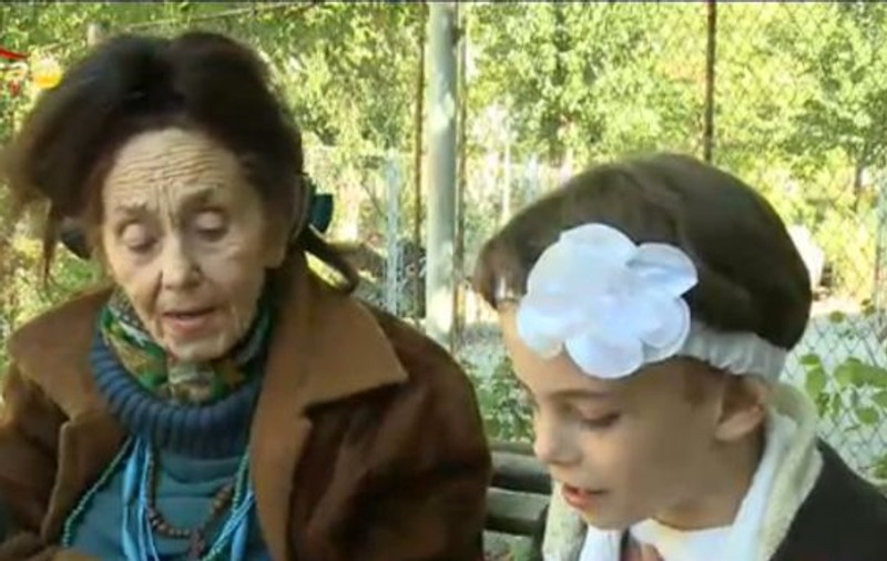MAMA-RECORD, Adriana Iliescu, la 74 de ani. VEZI cum arată şi ce o învaţă pe fetiţa ei în vârstă de 7 ANI FOTO