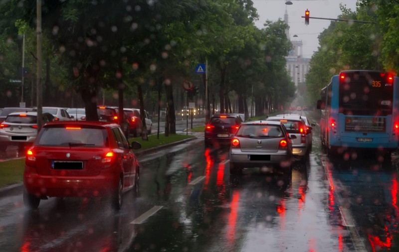 Mesaj RO-Alert trimis populației după avertizările ANM de ploi torențiale, vijelii și grindină: ce recomandă autoritățile