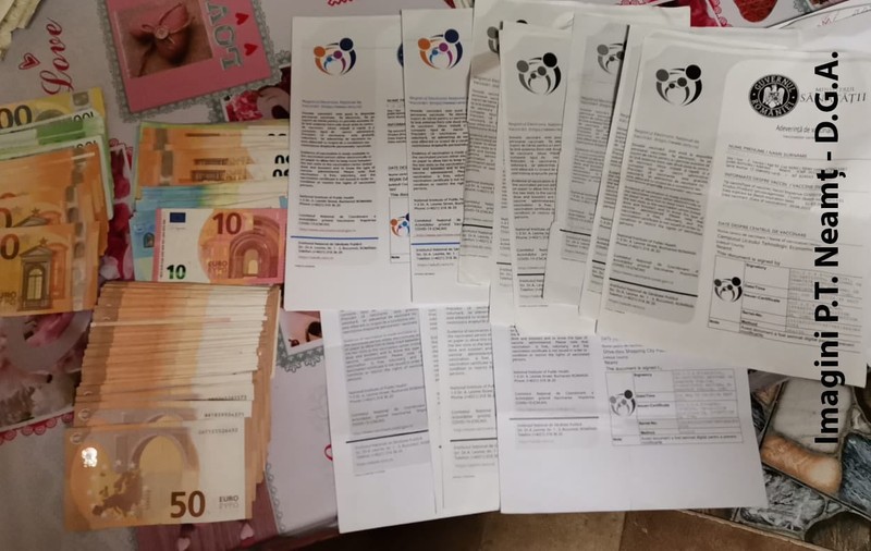 Vaccinările fictive din Neamț și Iași se făceau pe WhatsApp: clienții plăteau până la 250 de euro și nici nu călcau în cabinet!
