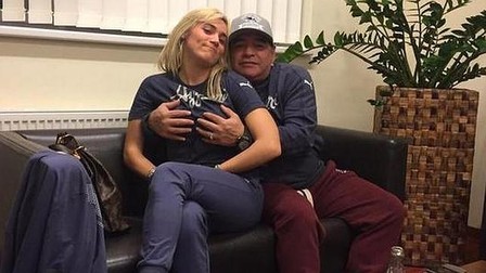 Imaginea "porno" cu Maradona şi prietena lui FOTO: Twitter