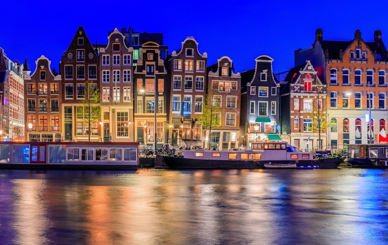 Amsterdamul lansează o campanie de descurajare a turiștilor care vin doar „să se dezlănțuie” în oraș