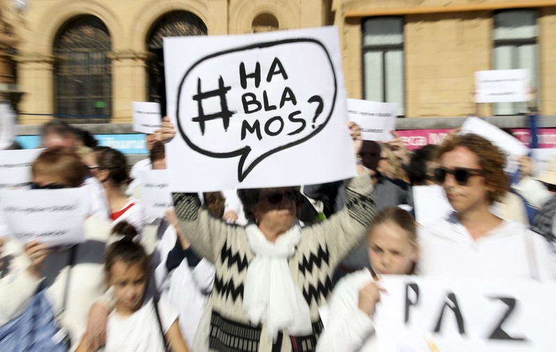 FOTO | Criză în Spania: Zeci de mii de oameni au mărșăluit în Madrid pentru unitatea țării