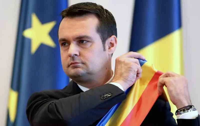 Socrii primarului din Baia Mare, reținuți după ce au încercat să mituiască o judecătoare pentru o sentinţă mai blândă în dosarul ginerelui lor