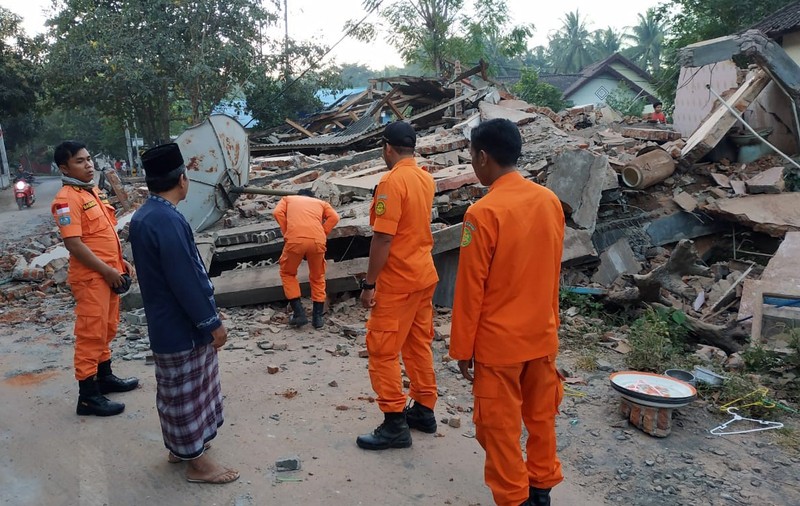 Bilanțul după cutremurul din Indonezia a urcat la 387 de morți
