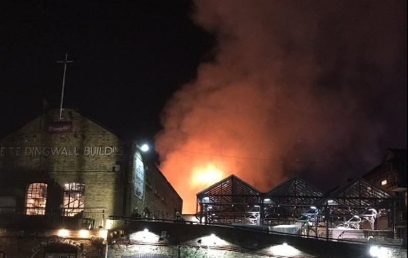 Incendiu puternic la Camden Market, unul dintre simbolurile Londrei. Nimeni nu a fost rănit