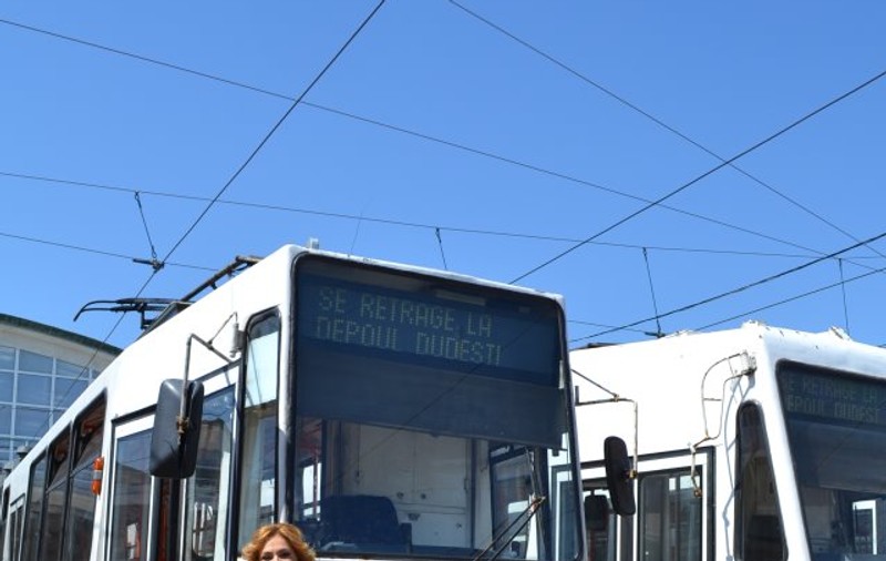 A condus tot ce era de condus! Ce a mai rămas? Tramvaiul! Uite-o pe Ciuhuleasca vatmaniță!