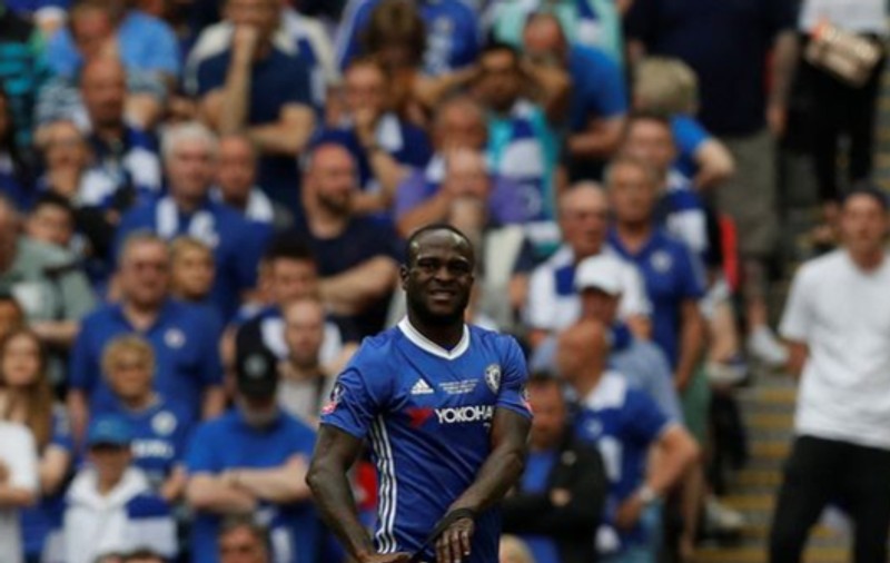 Gestul scandalos al lui Victor Moses a înfurit toată Anglia! Ce a făcut cu banderola de doliu pentru victimele atentatului de la Manchester