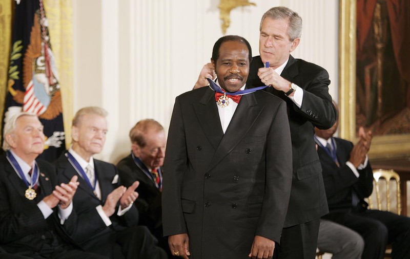 Eroul care a inspirat filmul “Hotel Rwanda”, Paul Rusesabagina, arestat pentru terorism. Bărbatul trăia în exil