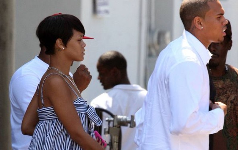 Chris Brown rupe tăcerea despre noaptea în care a bătut-o pe Rihanna. "Cu pumnul încleștat..."