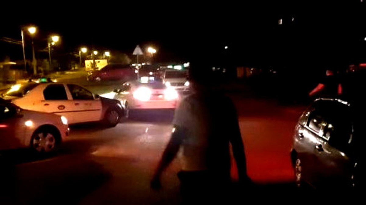 Taximetriștii bătuși la Timișoara au fost salvați de colegii lor și jandarmi